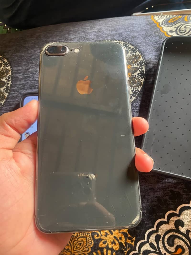 Apple iPhone 8 Plus 2