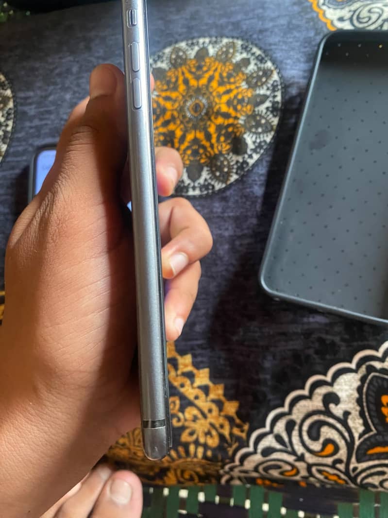 Apple iPhone 8 Plus 6