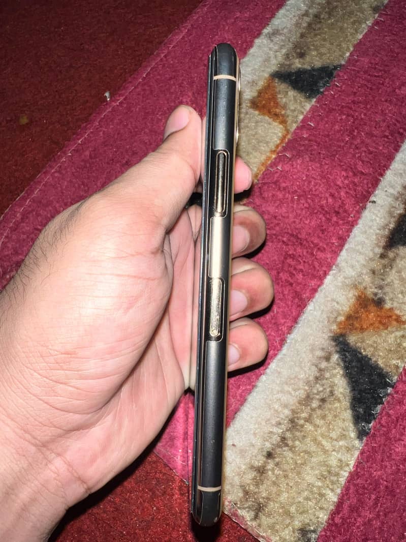 Apple iPhone 11 Pro 6