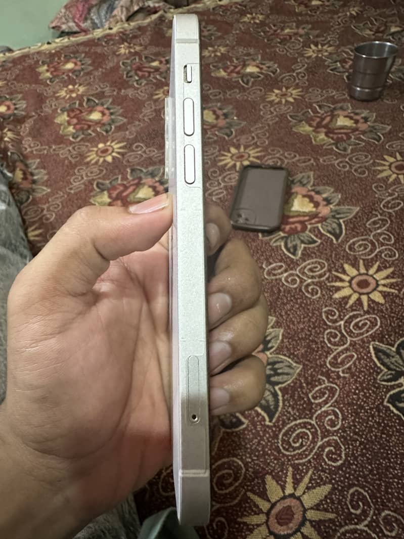 Apple iPhone 12 3