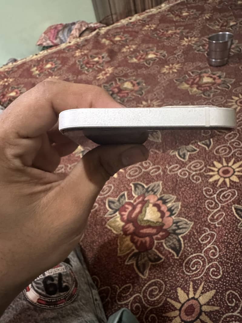 Apple iPhone 12 4