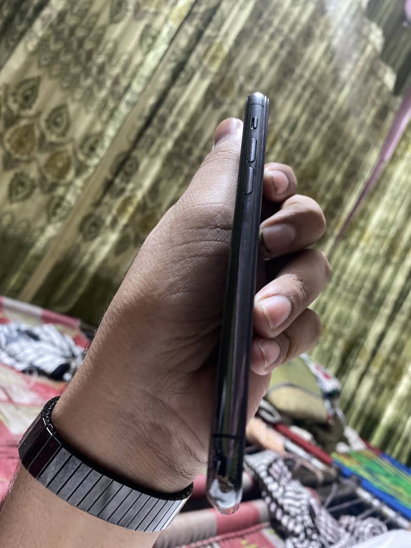 Apple iPhone 11 Pro 1