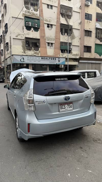 Toyota Prius Alpha 2011