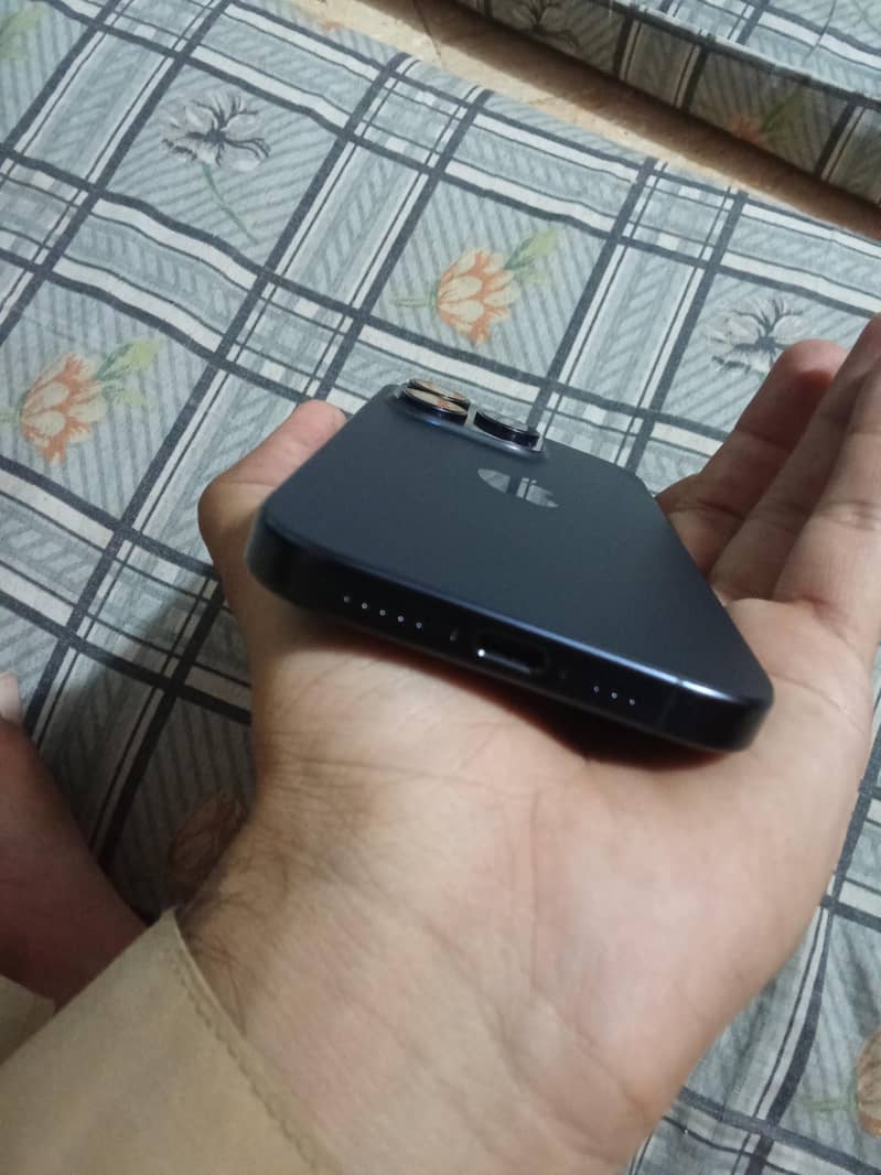 Apple iPhone 15 Pro 1
