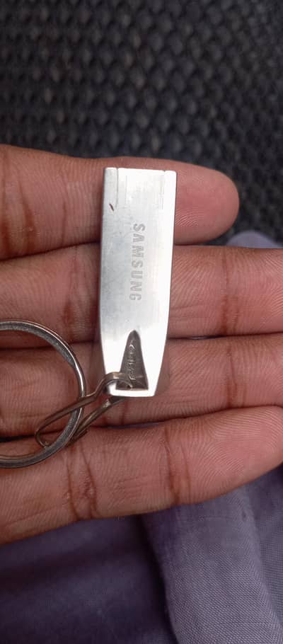 Samsung 32GB USB Flash Drive - Urgent Sale (Need Cash)