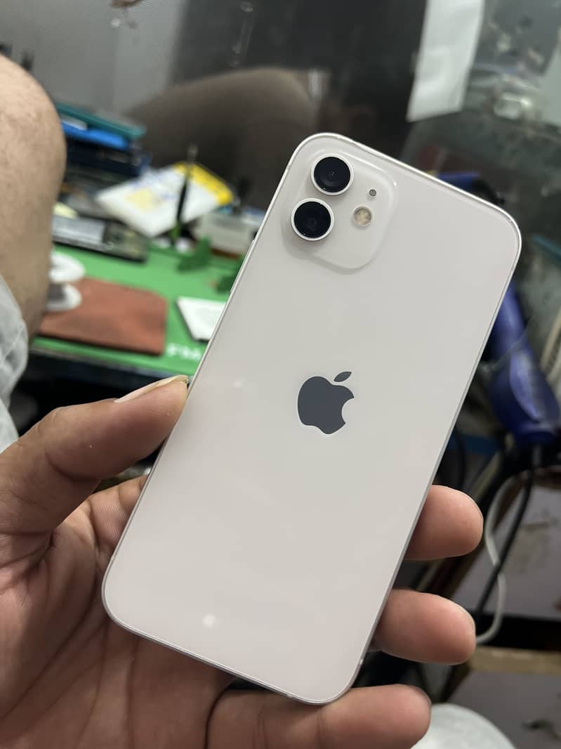 Apple iPhone 12 3