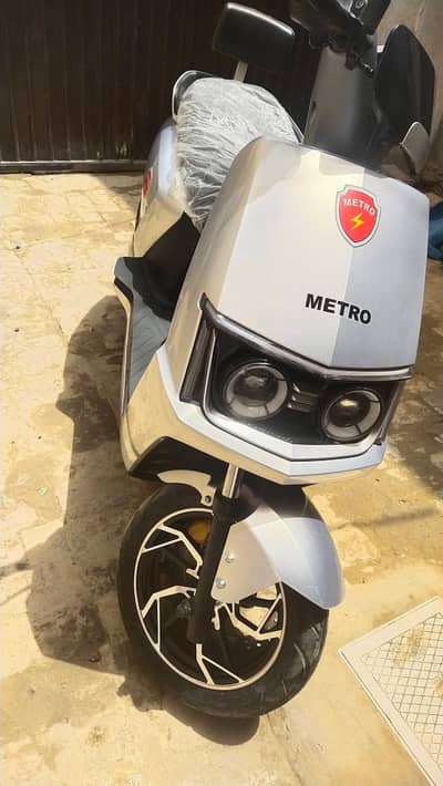 Metro M6 Empower lithium Brand New