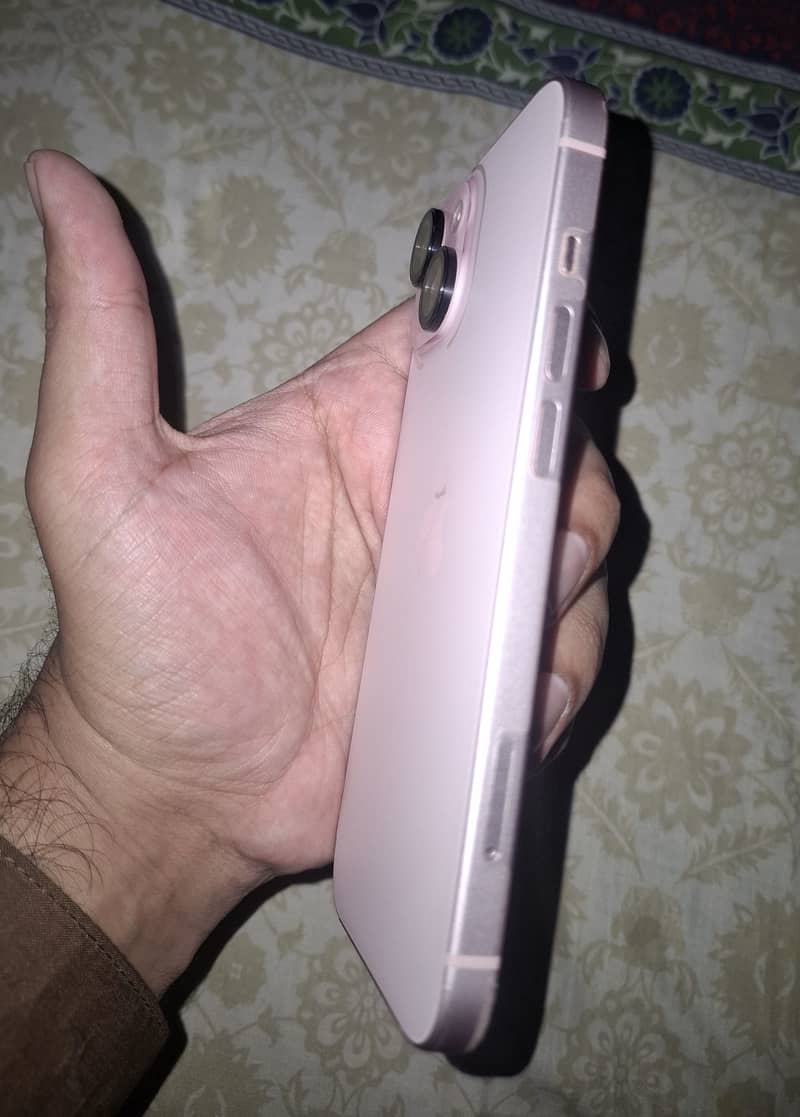 Apple iPhone 15 4