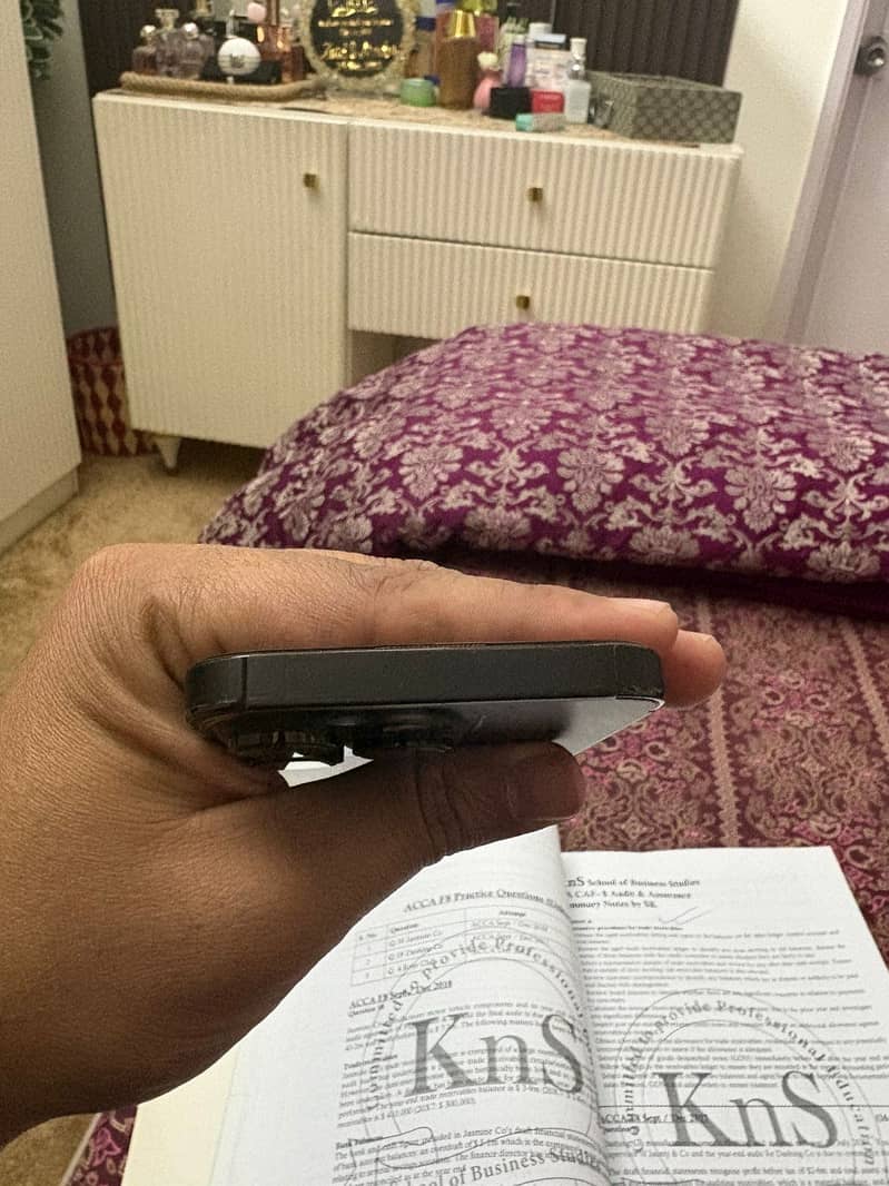 Apple iPhone 14 Pro 2