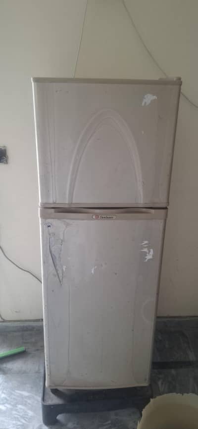 Dawlance medium size fridge gas leaked