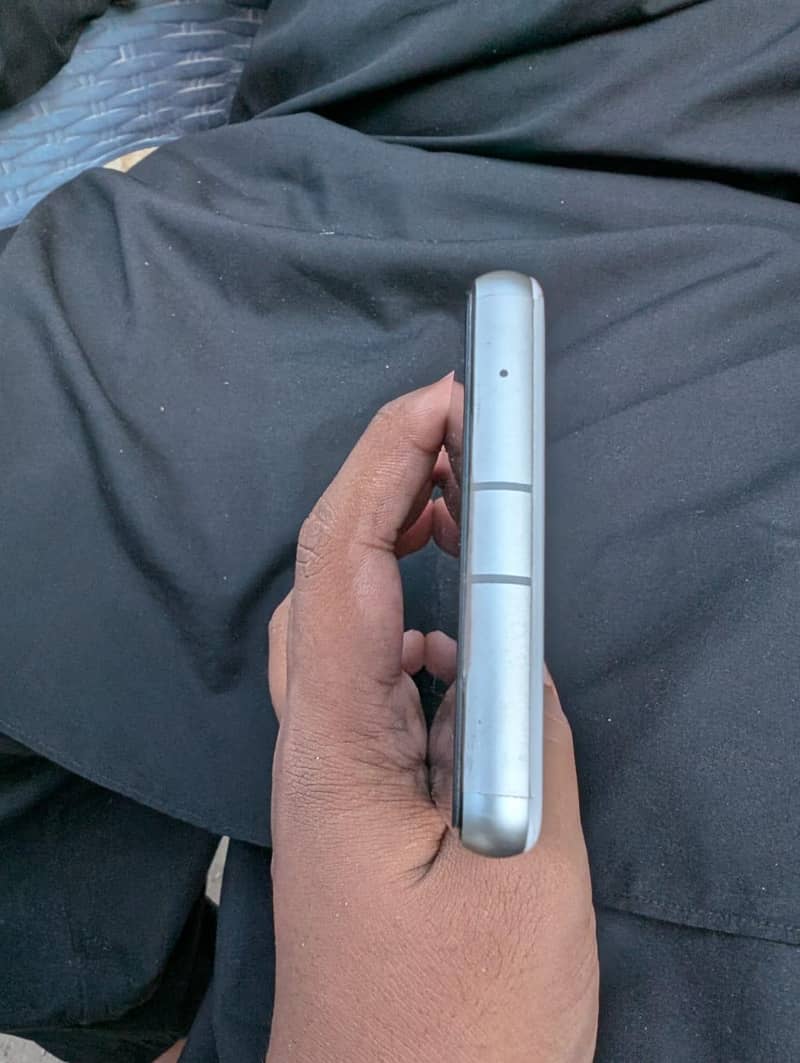 Google Pixel 7a 5