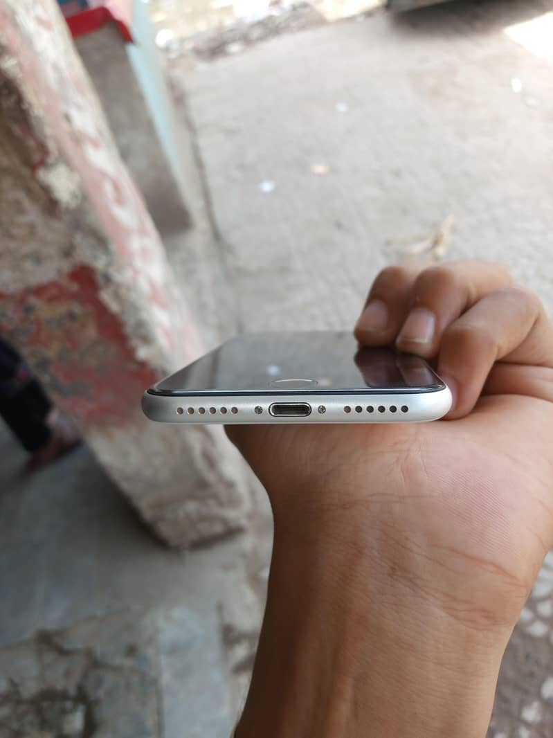 Apple iPhone SE 4
