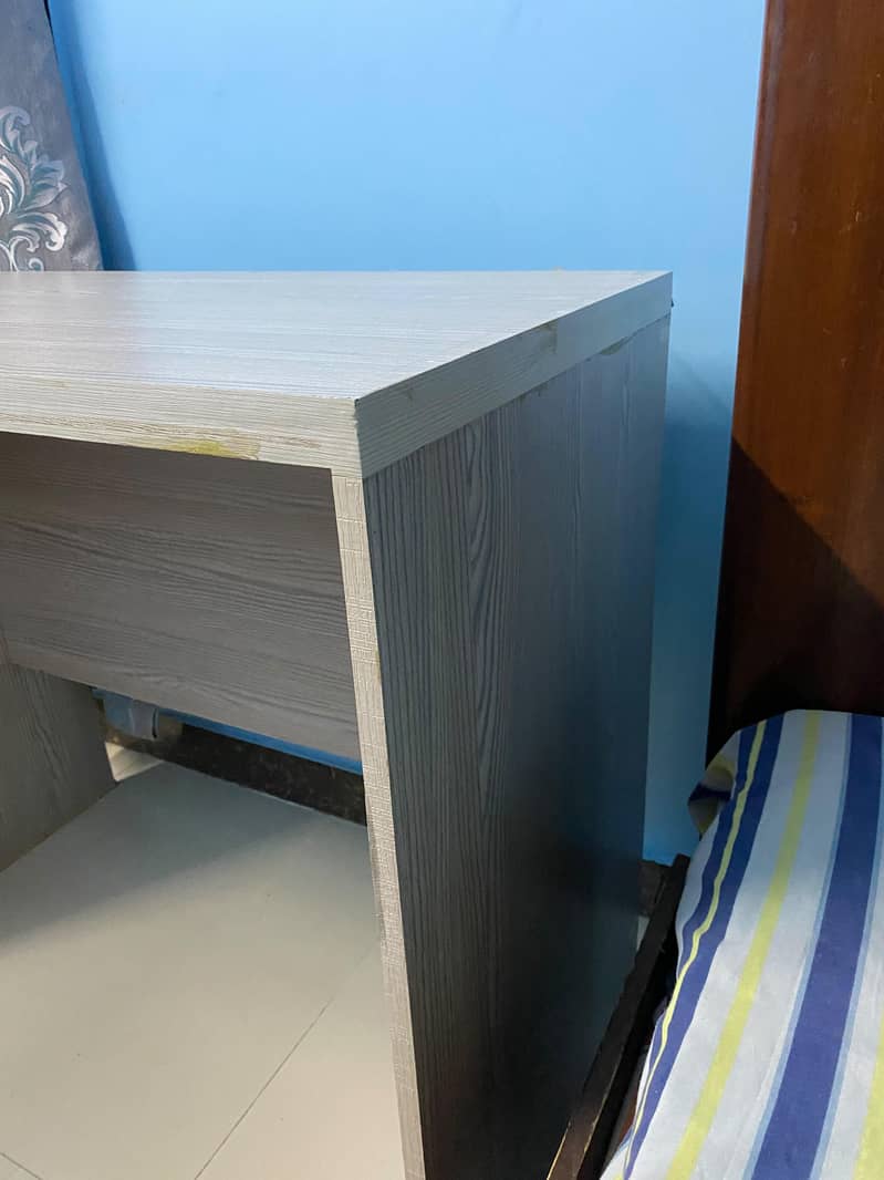 study and gaming table 3