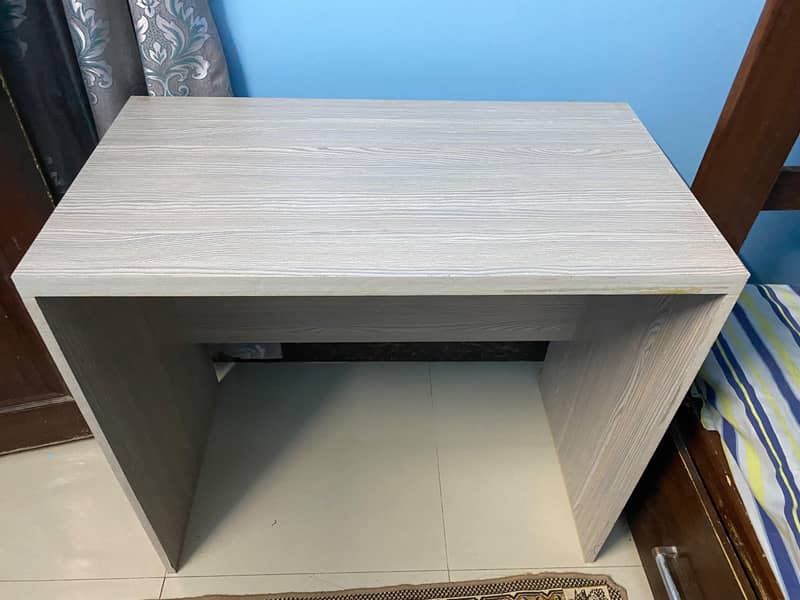 study and gaming table 5