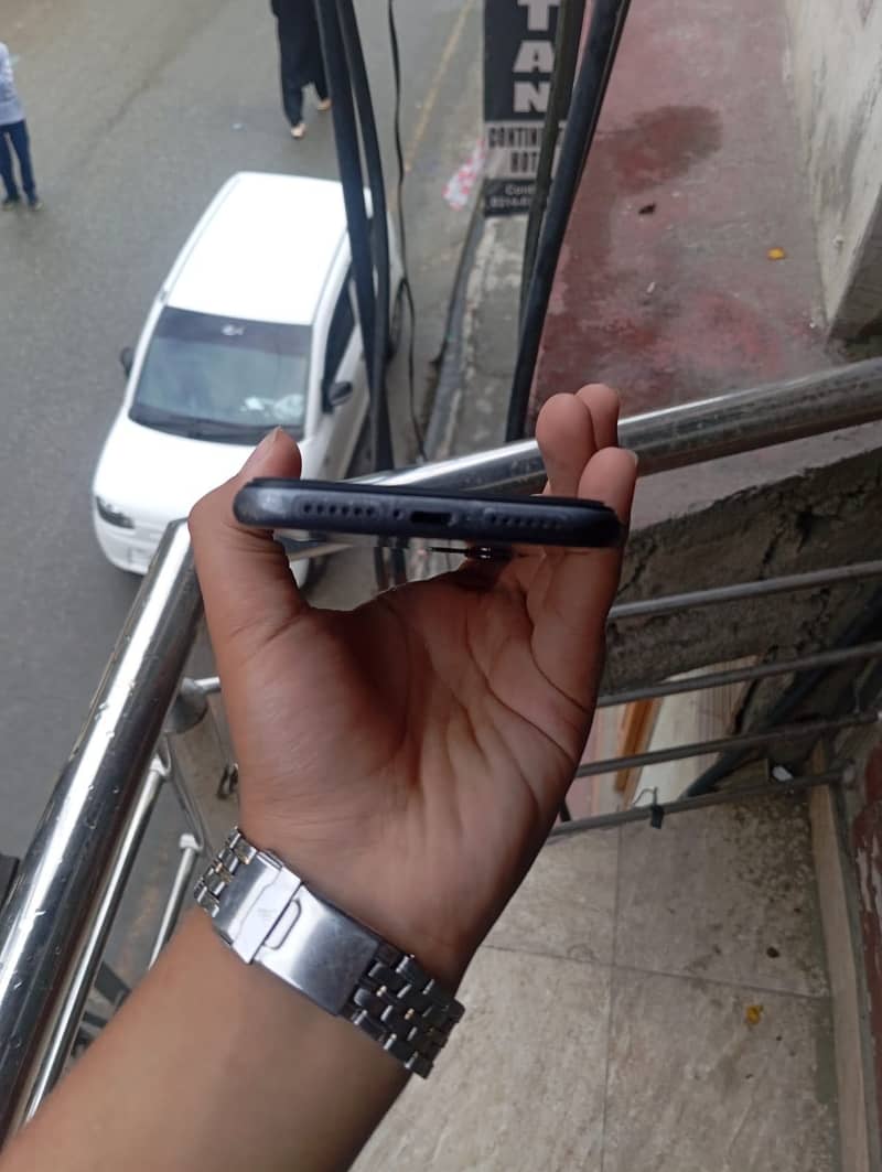 Apple iPhone 11 3