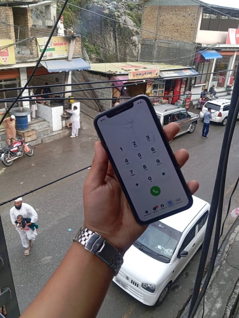 Apple iPhone 11 4