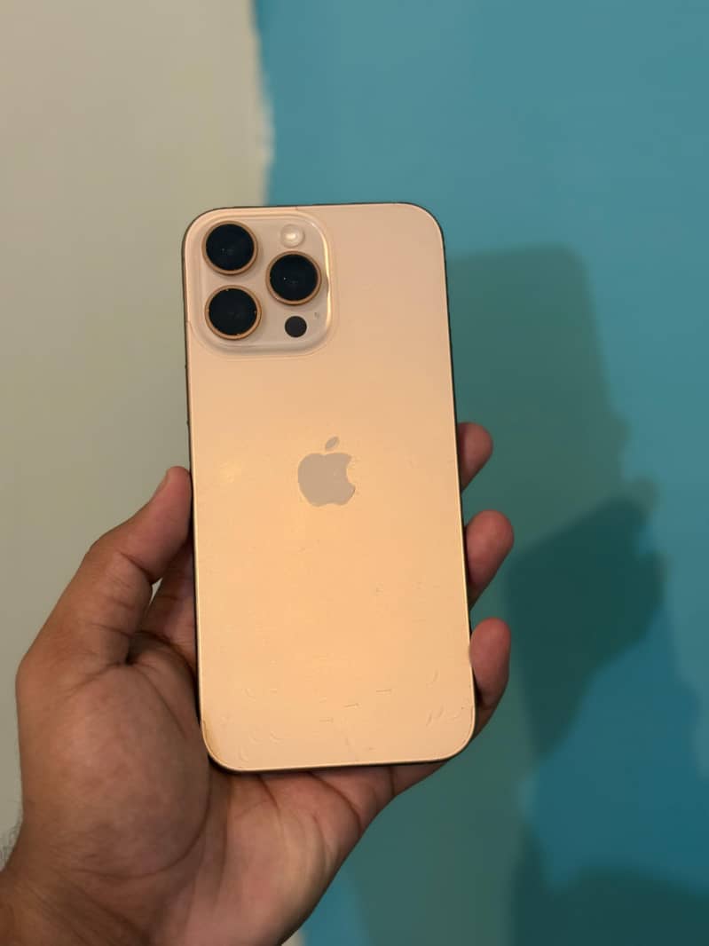 Apple iPhone 16 Pro Max 4