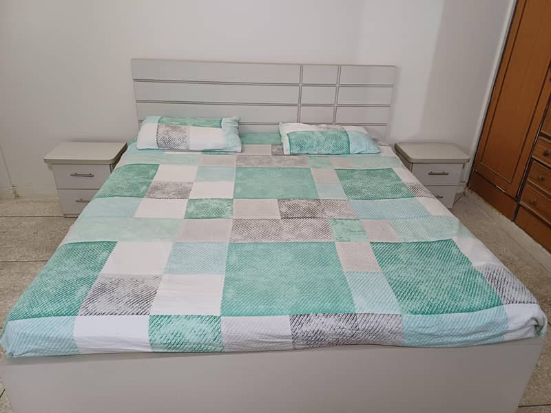 Queen Bed Set 1