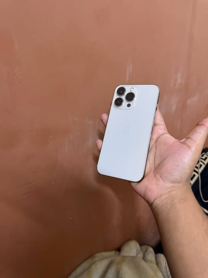 Apple iPhone 13 Pro 2