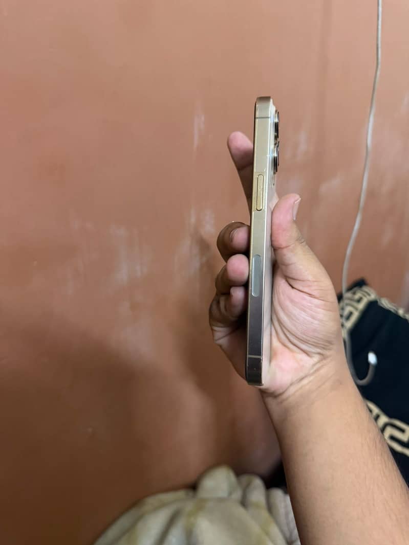 Apple iPhone 13 Pro 4