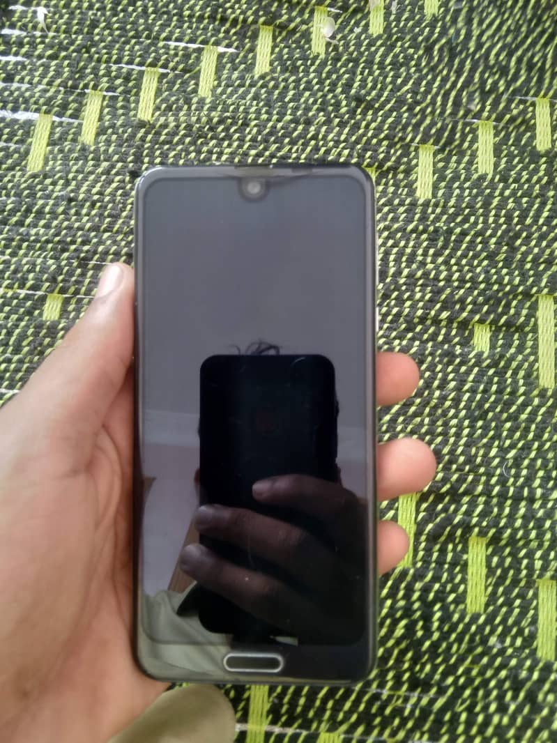 Sharp Aquos R2 3