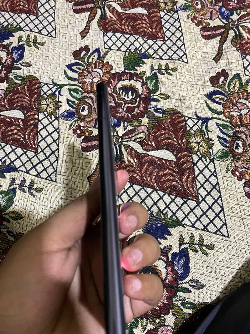 Samsung Mobile S22 Ultra 2