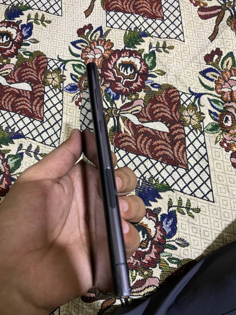 Samsung Mobile S22 Ultra 3