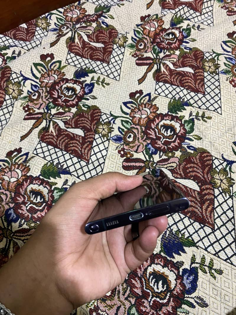 Samsung Mobile S22 Ultra 4