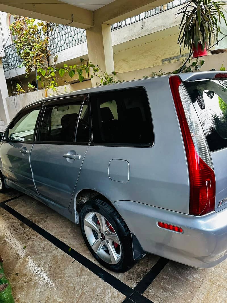MITSUBSHI LANCER STATION WAGON 1