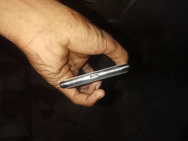 Apple iPhone X 4