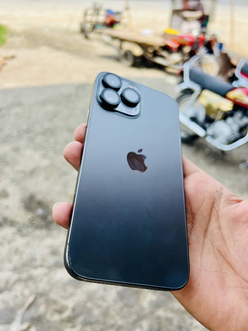 Apple iPhone 13 Pro Max 4