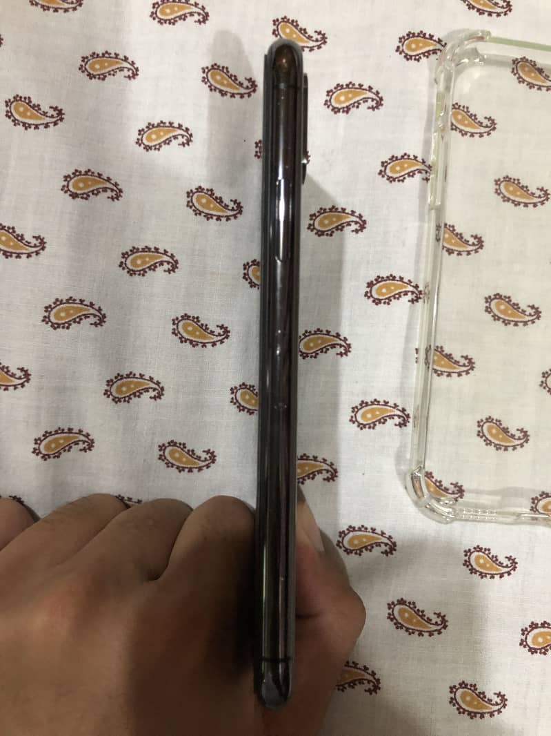 Apple iPhone X 3