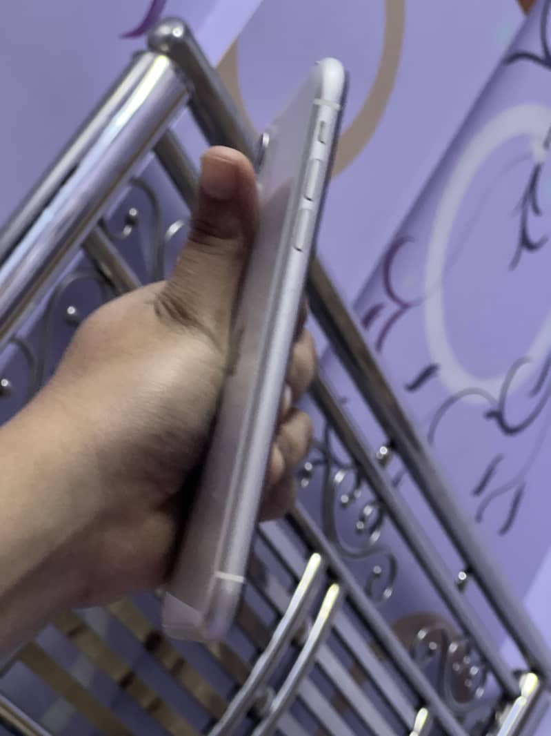 Apple iPhone 11 3