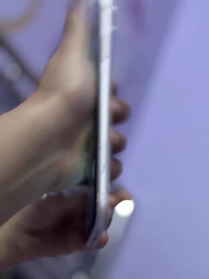 Apple iPhone 11 4