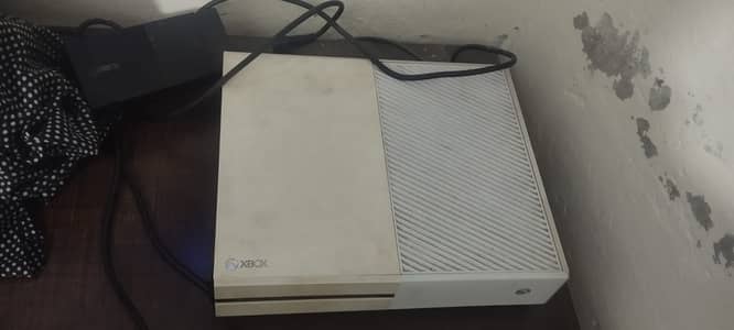 X box 1 with controllers