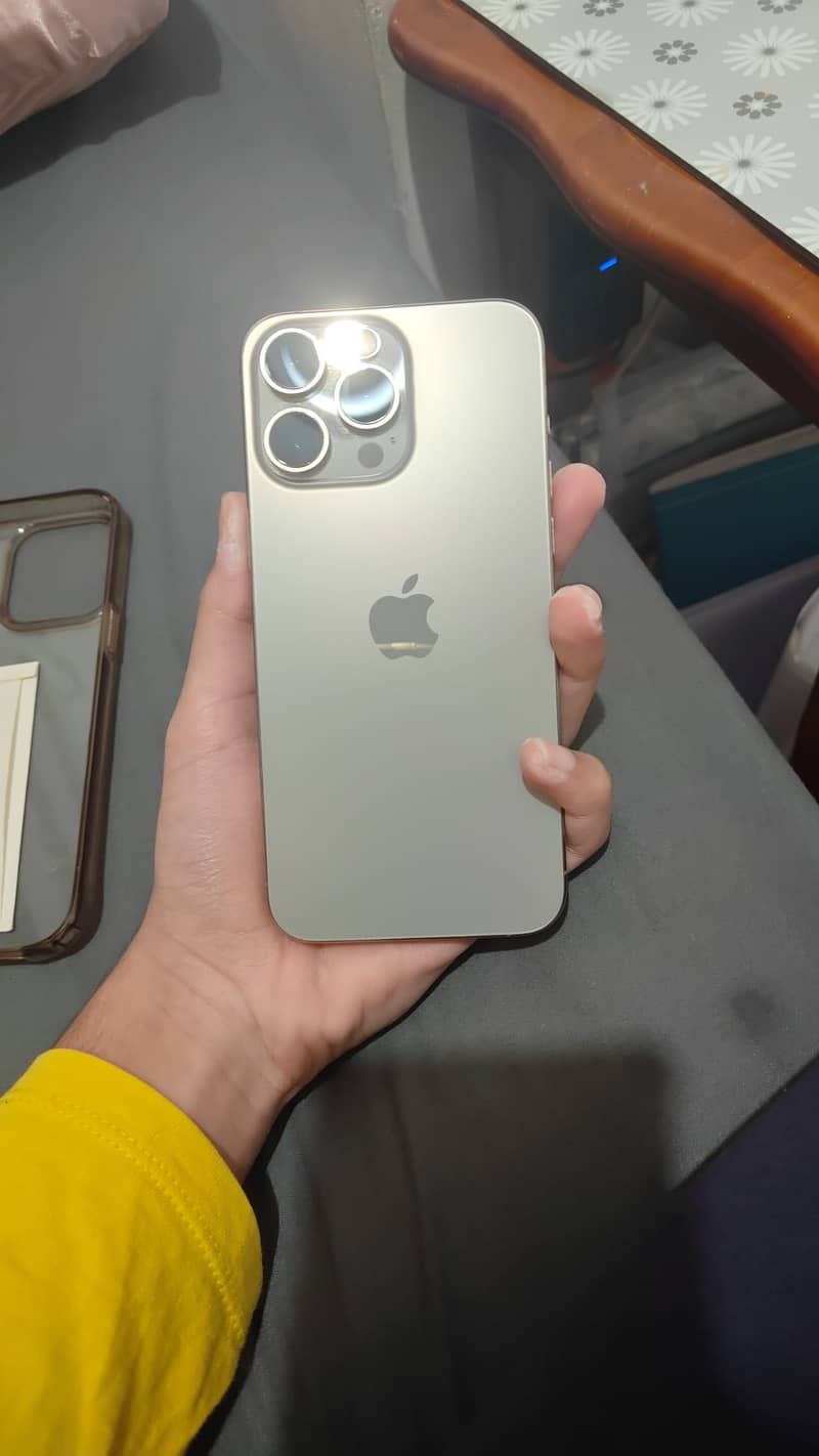 Apple iPhone 15 Pro Max 0