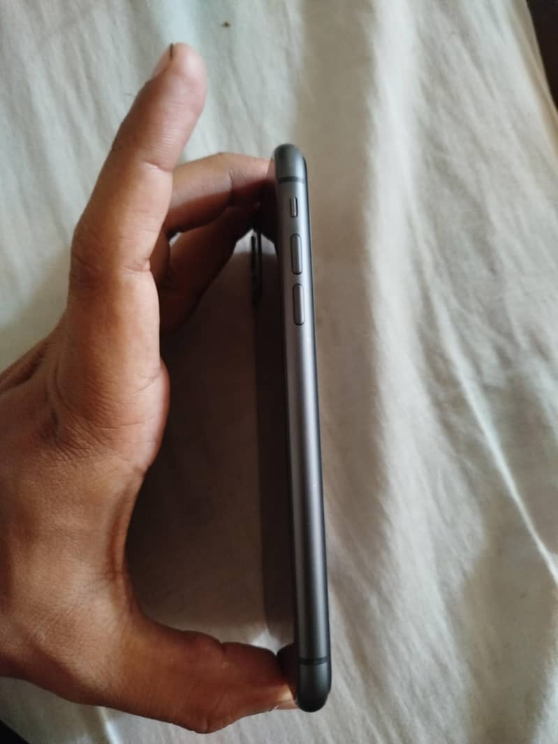 Apple iPhone 11 3