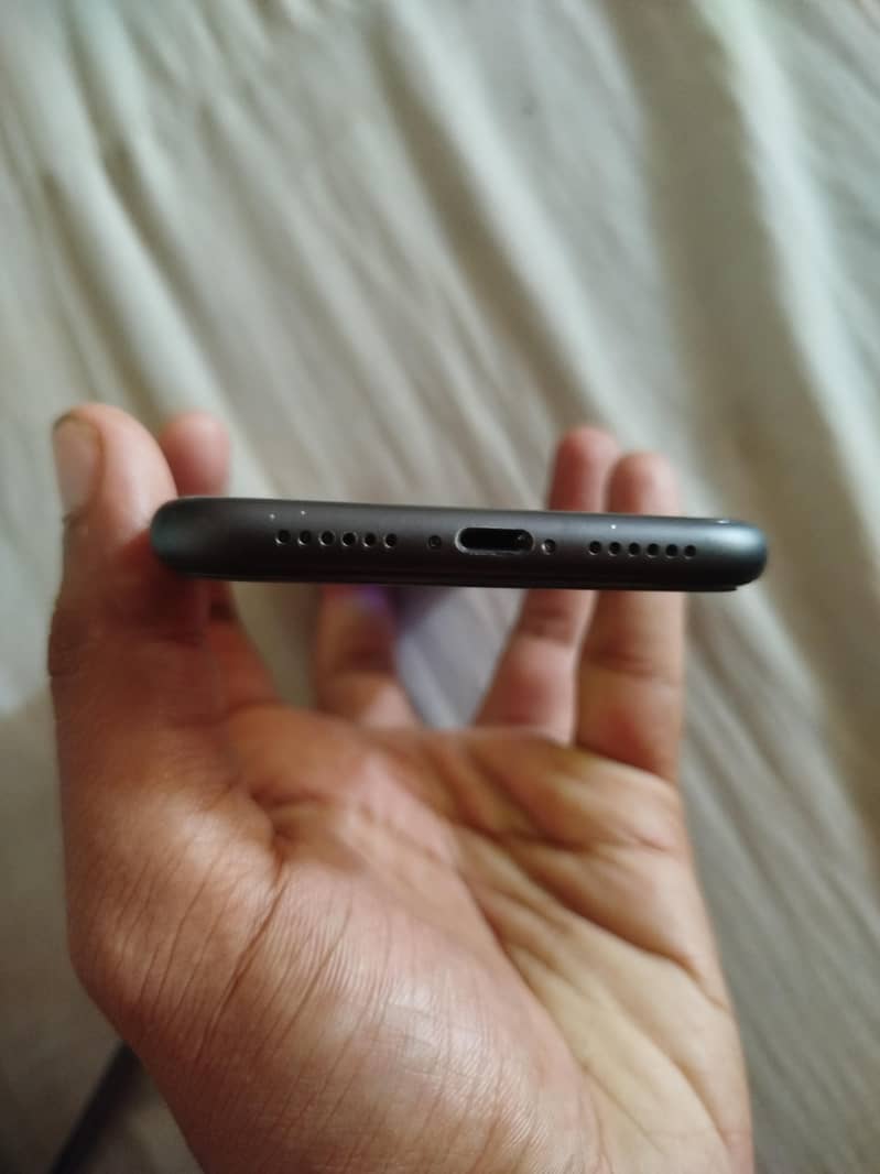 Apple iPhone 11 5