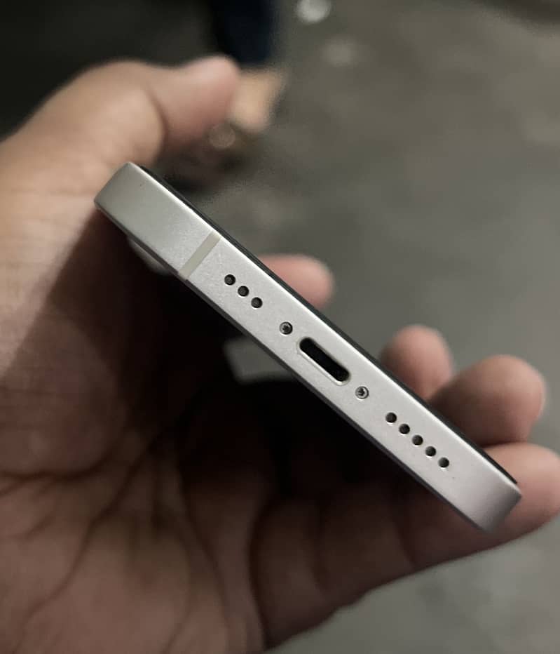 Apple iPhone 13 5