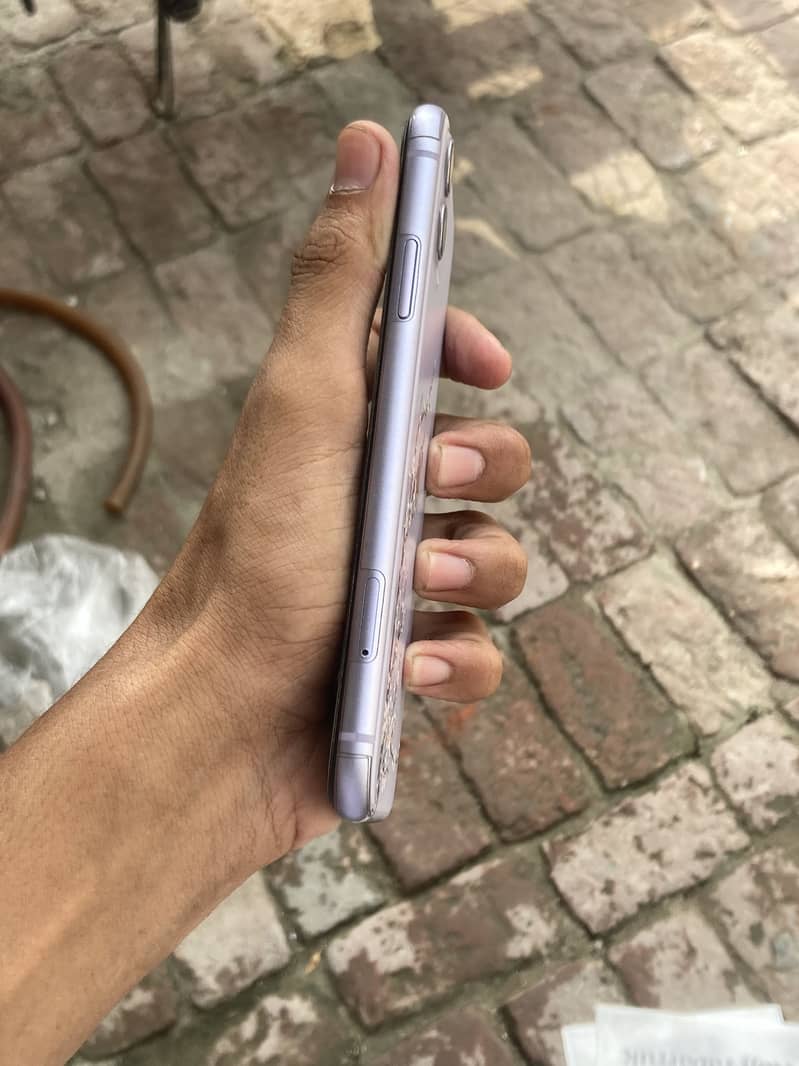 Apple iPhone 11 3
