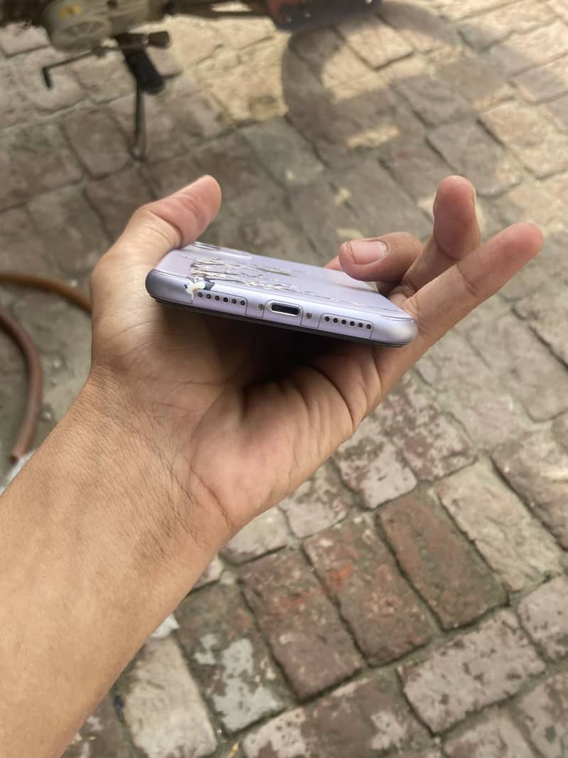 Apple iPhone 11 5