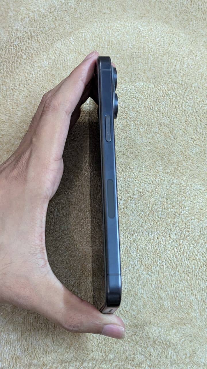 Apple iPhone 15 Pro Max 3
