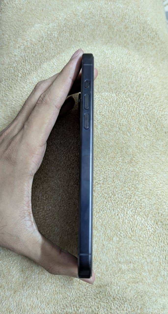Apple iPhone 15 Pro Max 4
