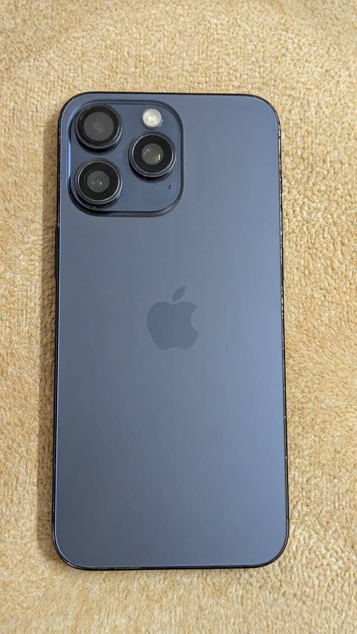 Apple iPhone 15 Pro Max 6