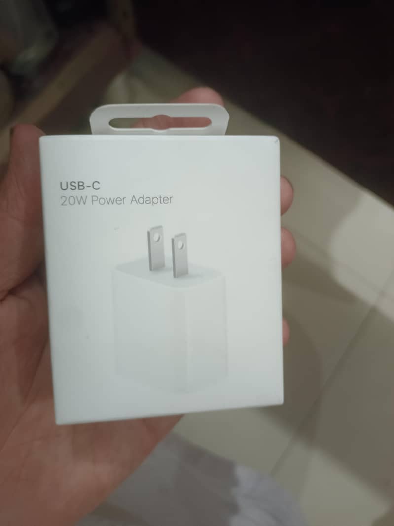 iPhone 20 watt adopter 1