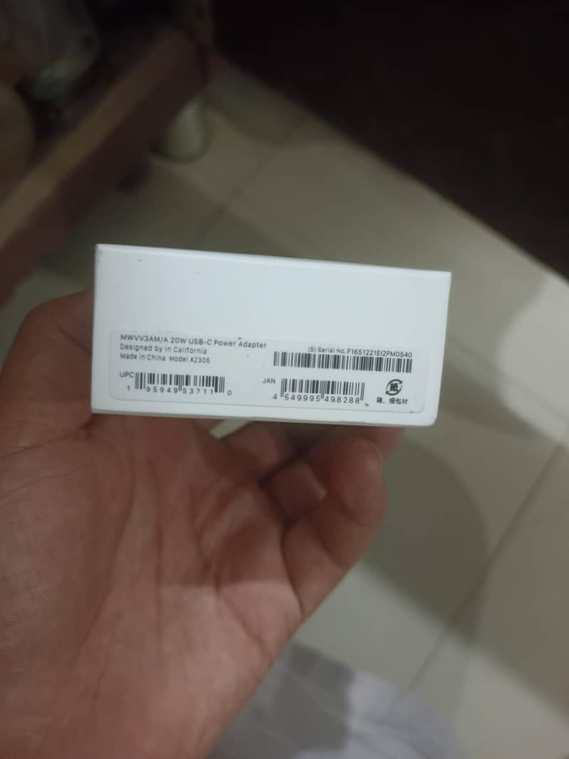 iPhone 20 watt adopter 2