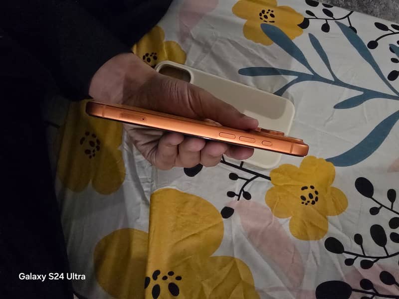 Apple iPhone 17 Pro Max 4