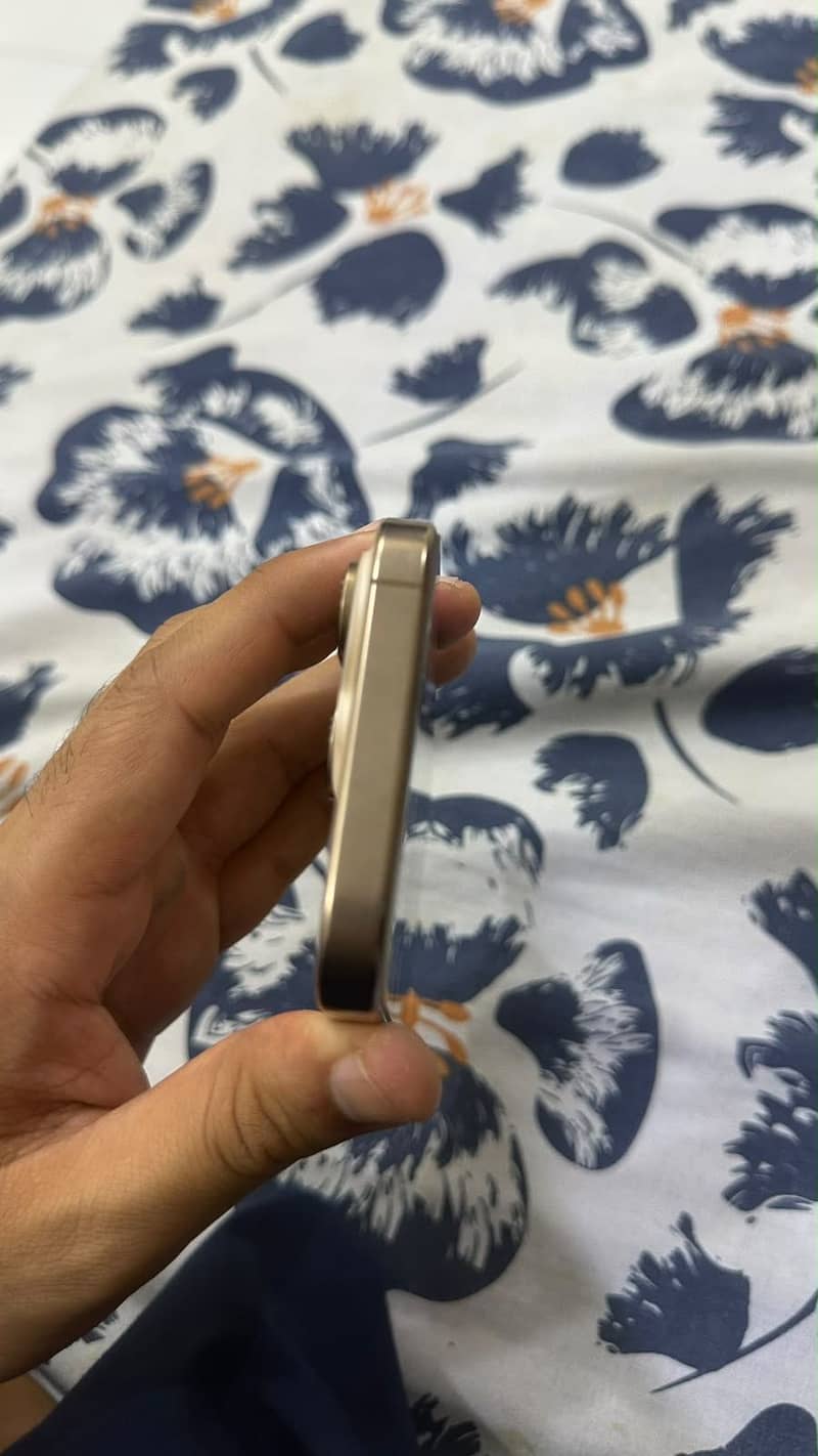 Apple iPhone 16 Pro 5