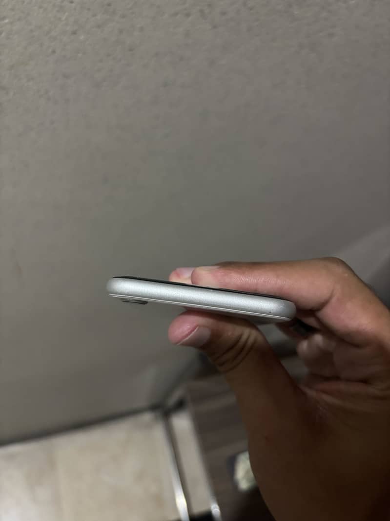 Apple iPhone SE 3