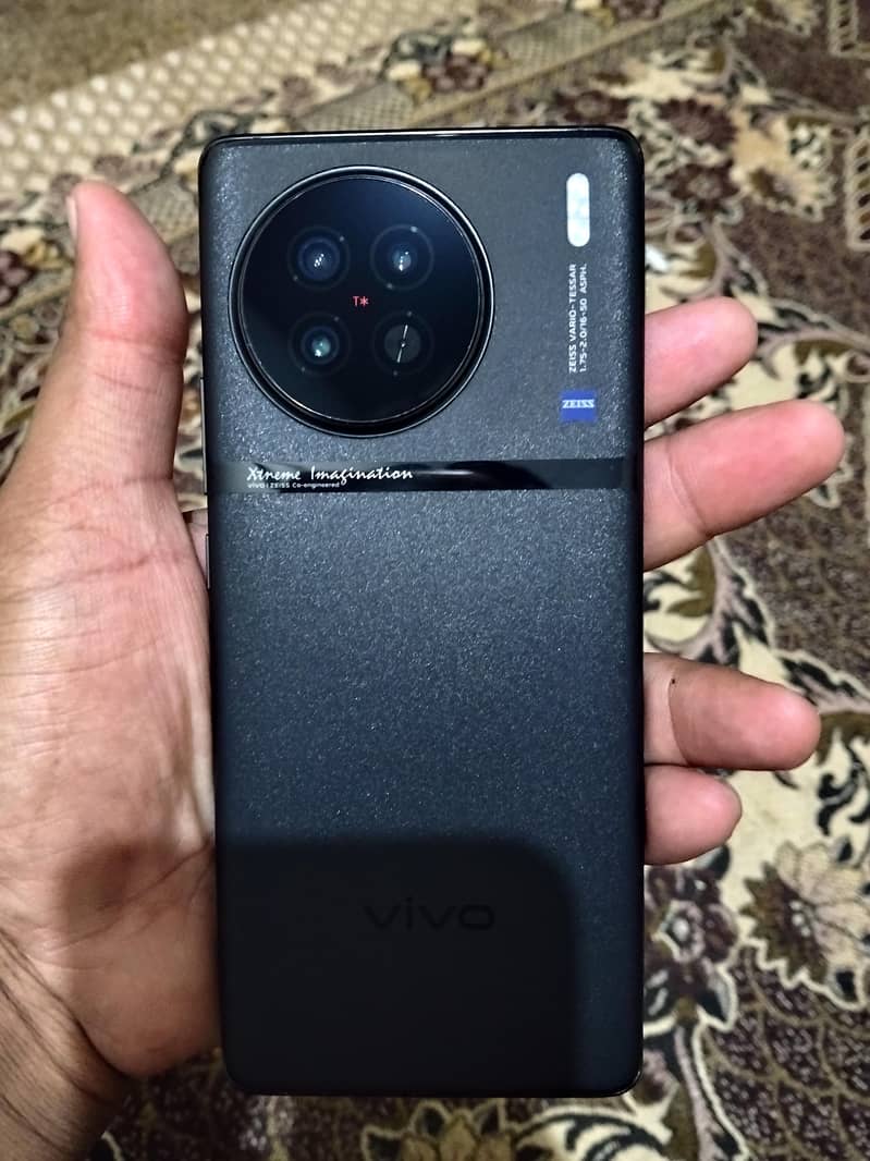 Vivo X90 1
